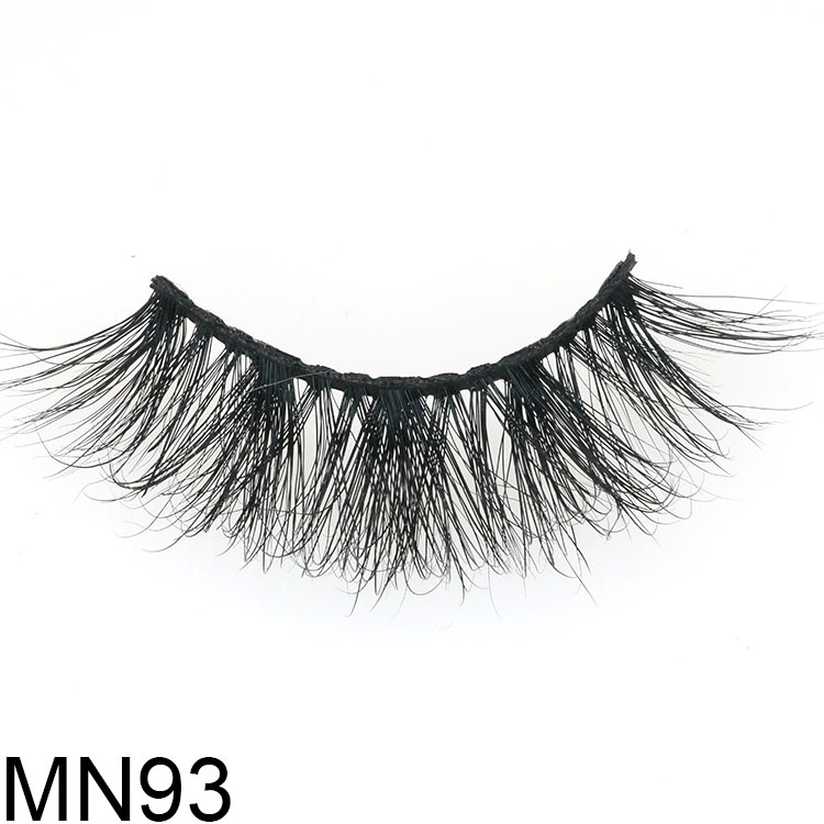 Wholesale wispy 3D mink eyelash with customized packaging box to Canada