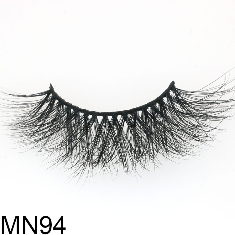 Wholesale wispy 3D mink eyelash with customized packaging box to Canada