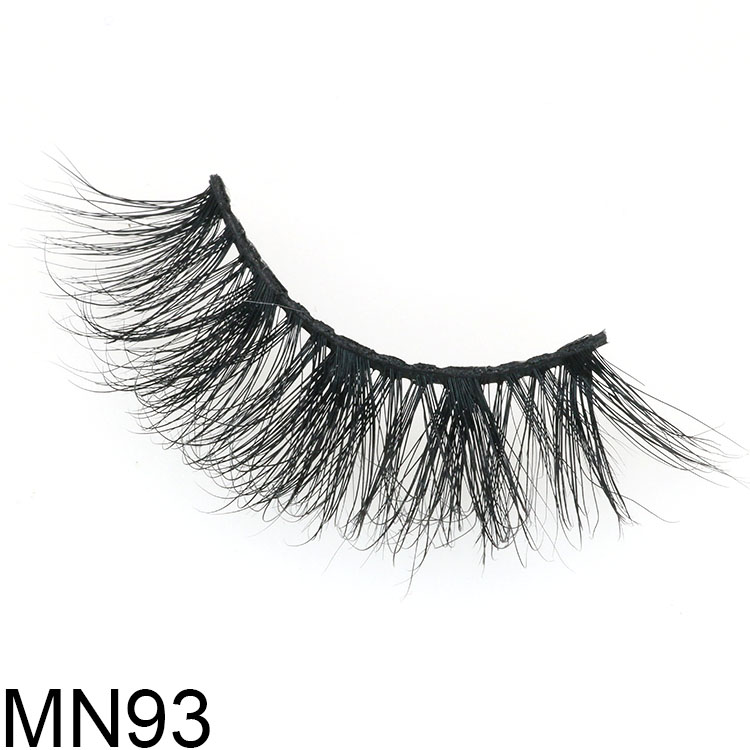 Wholesale wispy 3D mink eyelash with customized packaging box to Canada