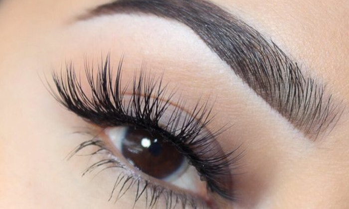 How to remove your false eyelash correctly