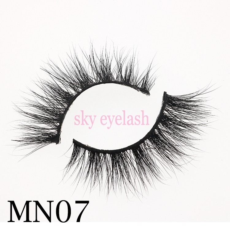 wholesale-private-label-3D-mink-lashes-with-own-brand-packaging.jpg
