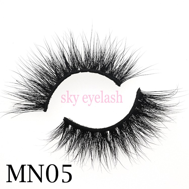 natural-looking-3D-mink-wispy-lashes-with-private-label-packaging.jpg