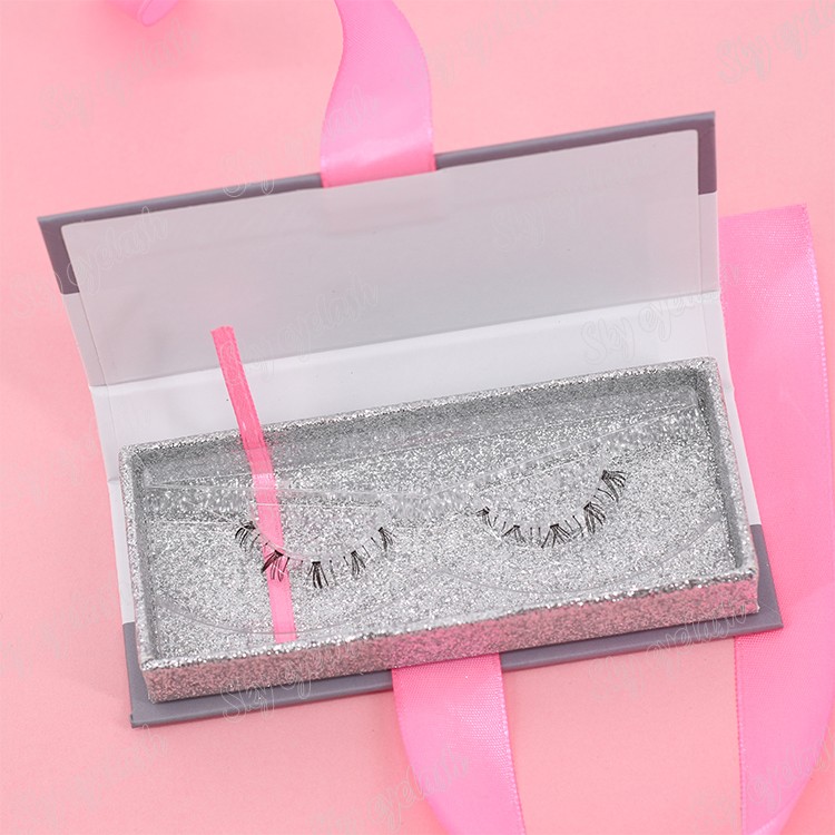 strip-bottom-lashes-with-best-glue-USA.jpg