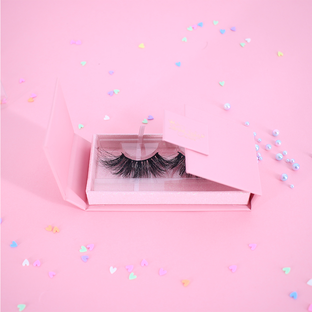 Real-mink-lashes-with-custom-pink-boxes.jpg