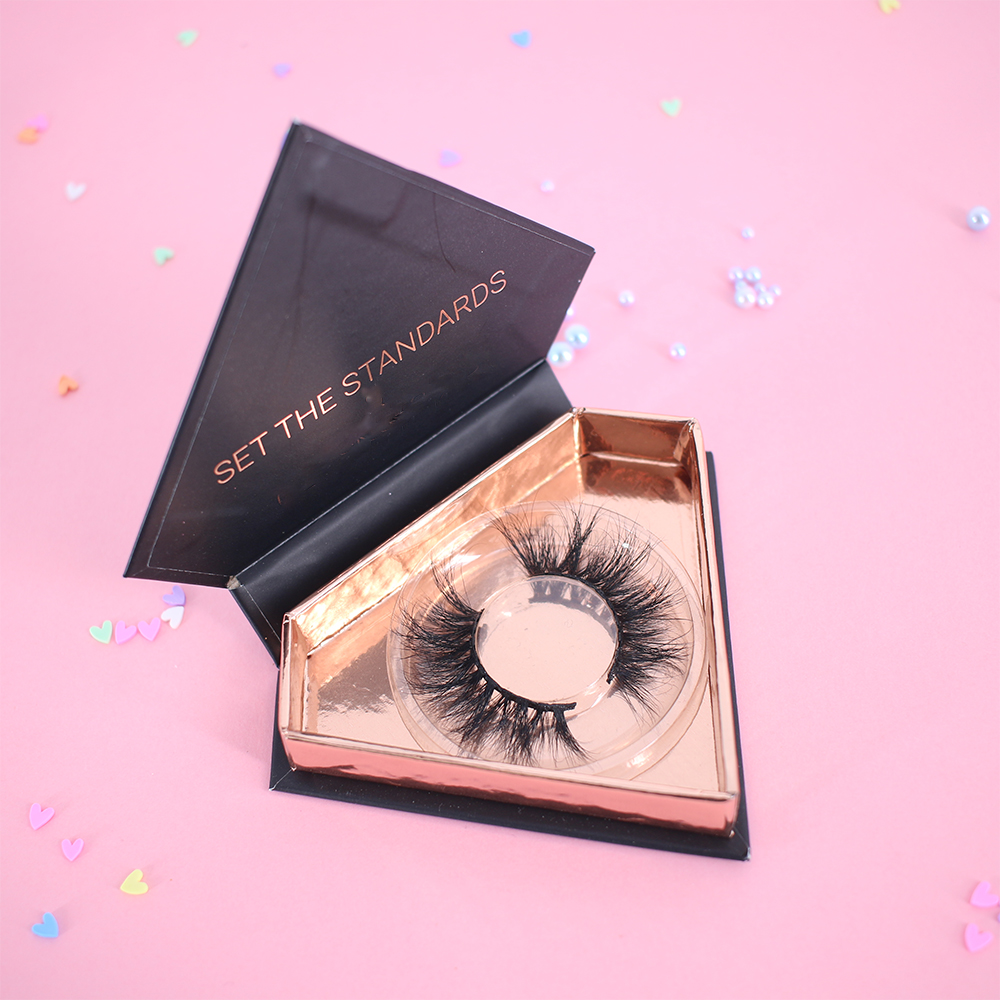 custom-eyelash-packaging-with-rosegold-packaging.jpg