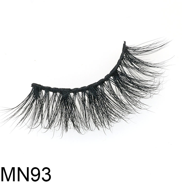 Wholesale wispy 3D mink eyelash with customized packaging box to Canada